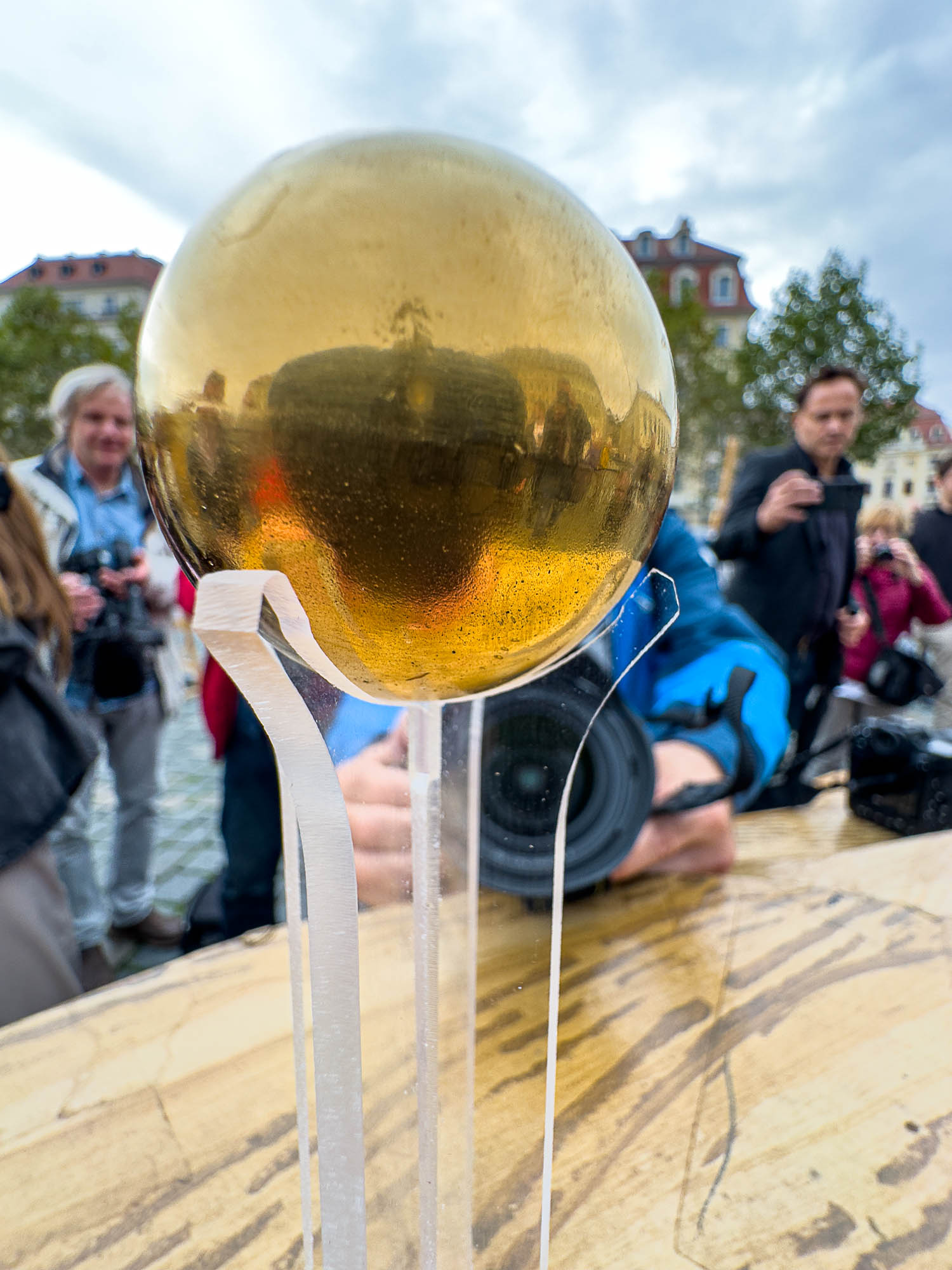 2023-10-12-golden-spheres-00006 image 2023-10-12-golden-spheres-00006 Niclas Castello: Weltpremiere „1.000 Goldene Sphären“