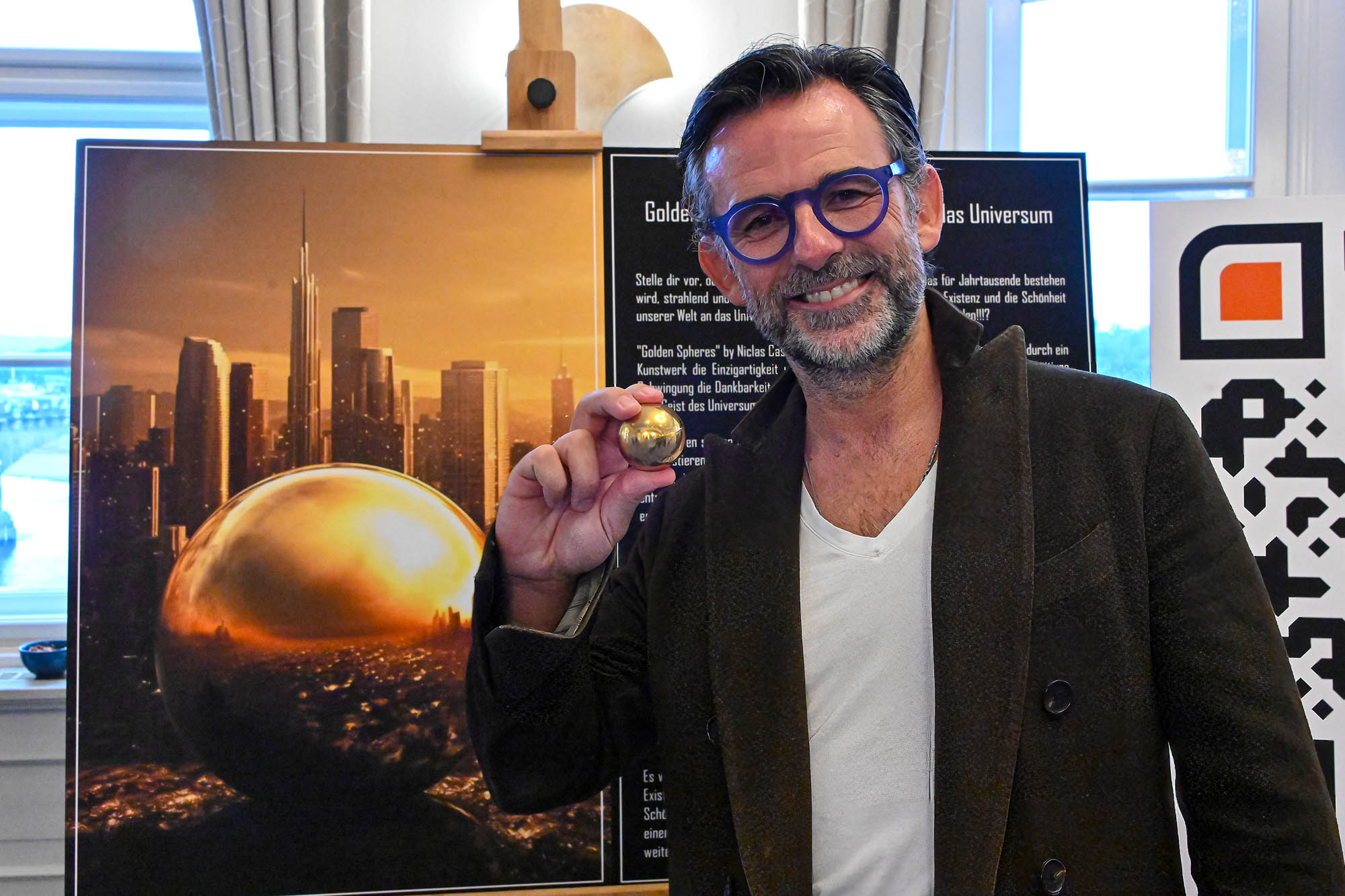 2023-10-12-golden-spheres-01664 image 2023-10-12-golden-spheres-01664 Niclas Castello: Weltpremiere „1.000 Goldene Sphären“