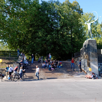 Verborgene Geschichten an den Ufern einer Stadt